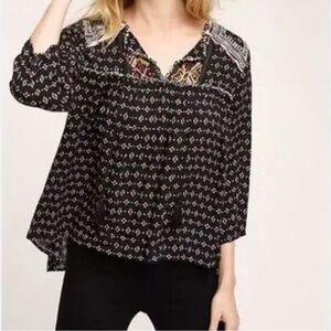 Anthropologie Maeve Blouse Top Emmaline Peasant Sz M Embroidered Boho Tasseled
